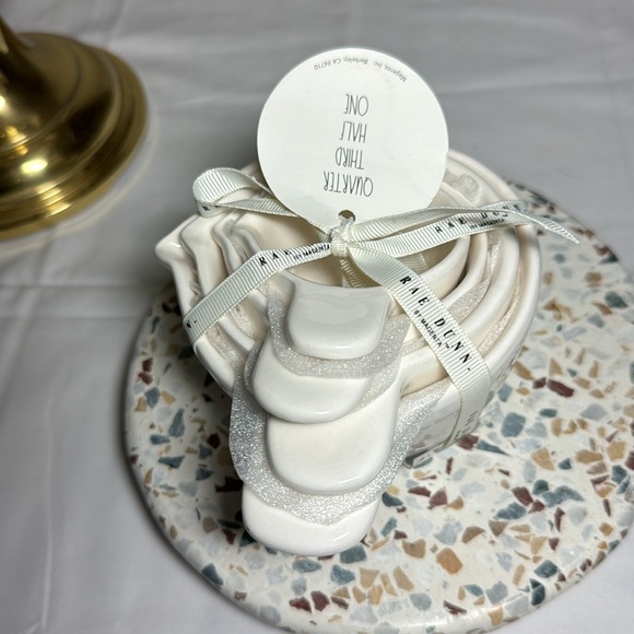 Rae Dunn measuring cups with handle - Picture 4 of 7